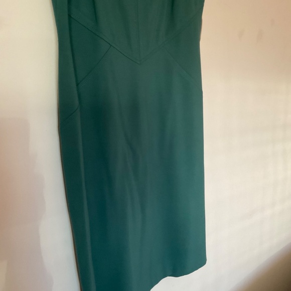 NWT Antonio Melani Green Dress with Unique Cut - Picture 4 of 9